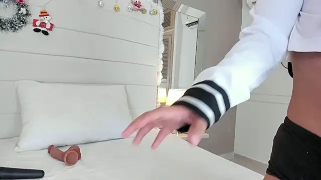 Lilly 2809  online show from December 15, 2024, 4:18 am