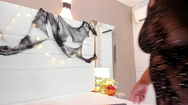 Lilly 2809  online show from October 22, 2025, 4:35 am