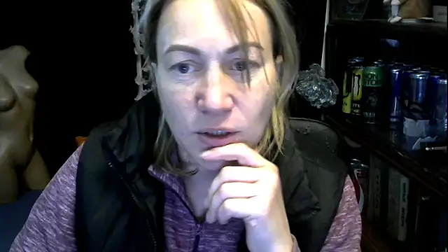 Snapshot of wLESLYMOSw chatting on October 17, 2025, 11:02 am wLESLYMOSw online show from October 17, 2025, 11:02 am