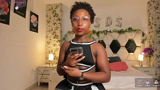 EmmaSanzz  online show from January 9, 2025, 11:25 am