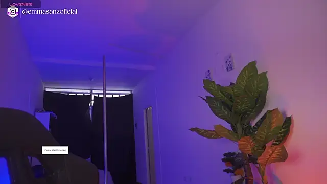 EmmaSanzz  online show from May 18, 2026, 12:22 pm