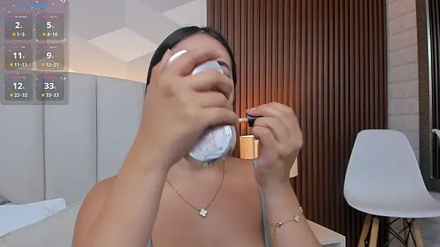 Julietasantos   online show from December 17, 2025, 6:36 pm