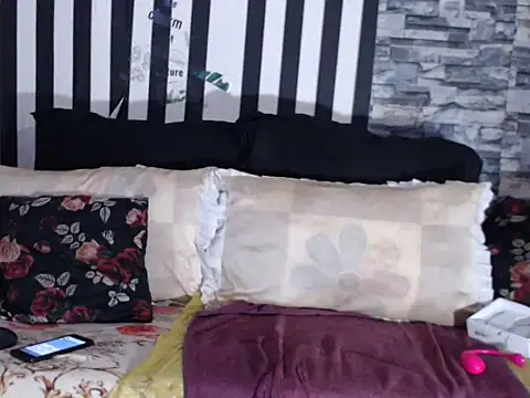 BigHotMatureXx online show from October 15, 2025, 8:25 am