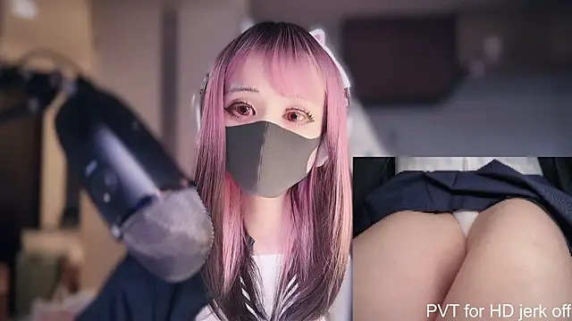 Snapshot of maku_00 chatting on December 14, 2024, 5:14 pm maku 00 online show from December 14, 2024, 5:14 pm