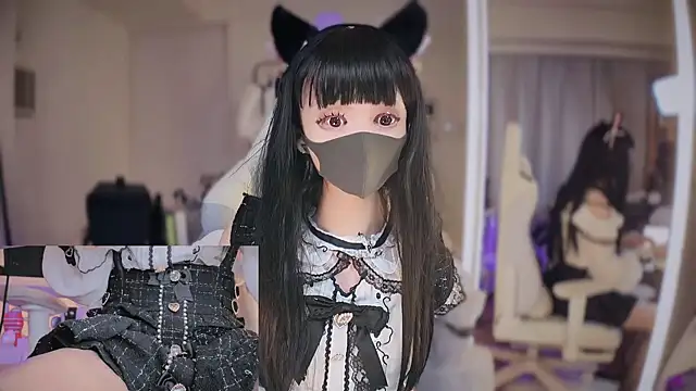 Snapshot of maku_00 chatting on February 22, 2025, 4:40 pm maku 00 online show from February 22, 2025, 4:40 pm