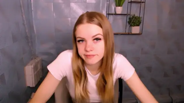Snapshot of AliceFlirtt_ chatting on December 3, 2024, 7:54 am AliceFlirtt online show from December 3, 2024, 7:54 am
