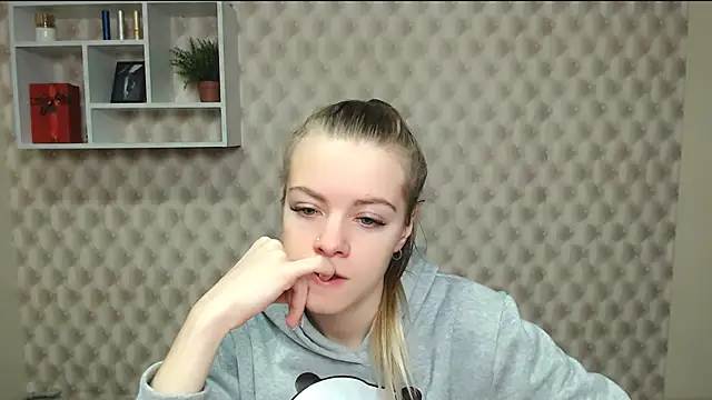 AliceFlirtt  online show from October 16, 2025, 8:15 am