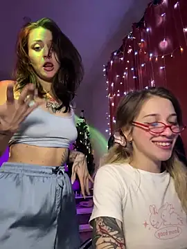 Snapshot of Dooubletroublee chatting on January 19, 2025, 1:32 am Dooubletroublee online show from January 19, 2025, 1:32 am