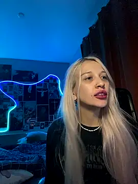 Snapshot of Dooubletroublee chatting on September 17, 2025, 10:44 pm Dooubletroublee online show from September 17, 2025, 10:44 pm