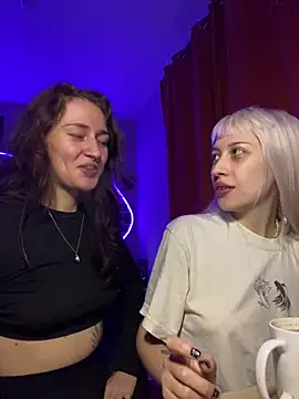 Snapshot of Dooubletroublee chatting on September 30, 2025, 8:03 pm Dooubletroublee online show from September 30, 2025, 8:03 pm