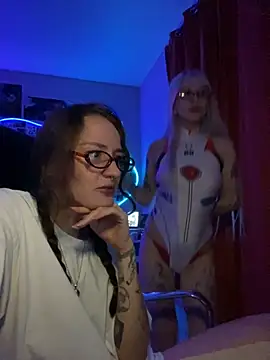 Snapshot of Dooubletroublee chatting on October 3, 2025, 10:29 pm Dooubletroublee online show from October 3, 2025, 10:29 pm