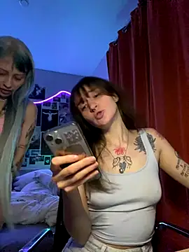 Snapshot of Dooubletroublee chatting on October 25, 2025, 11:21 pm Dooubletroublee online show from October 25, 2025, 11:21 pm