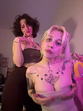 Dooubletroublee online show from May 16, 2026, 2:19 am