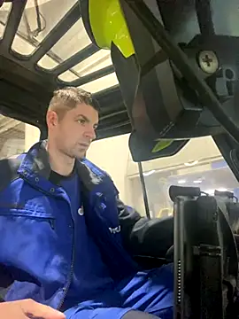 Ricoleckt online show from November 11, 2025, 5:02 pm