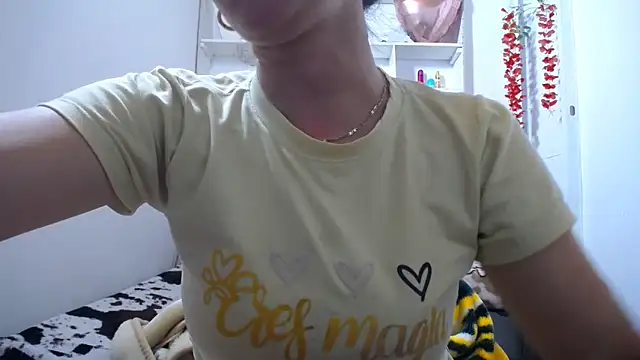 Luna girlhot  online show from February 6, 2026, 4:54 pm