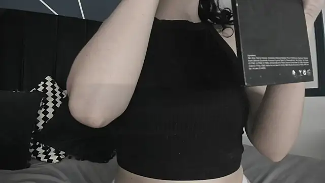 Adeelinee online show from January 15, 2025, 7:44 pm