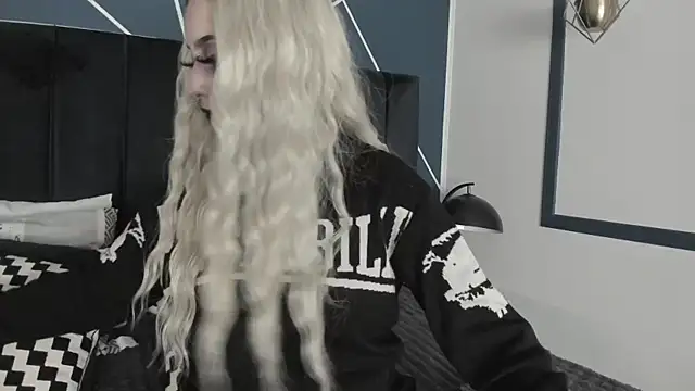 Adeelinee online show from January 30, 2025, 11:02 pm