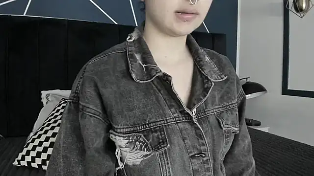 Adeelinee online show from March 8, 2025, 7:42 pm