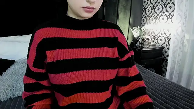 Adeelinee online show from September 18, 2025, 7:38 pm