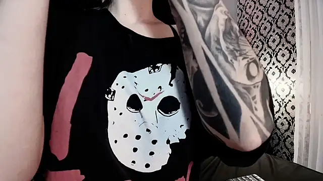 Adeelinee online show from October 24, 2025, 8:05 pm