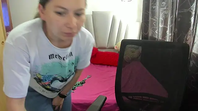 samantha  wilson online show from November 4, 2025, 2:38 pm