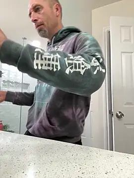 El Gizmo online show from November 17, 2025, 6:14 pm