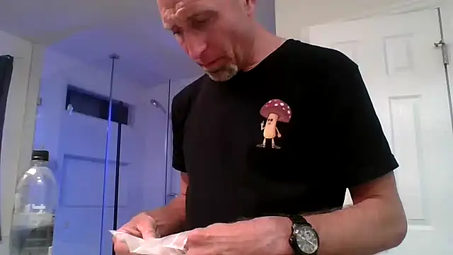 Snapshot of El_Gizmo chatting on June 4, 2026, 10:54 am El Gizmo online show from June 4, 2026, 10:54 am
