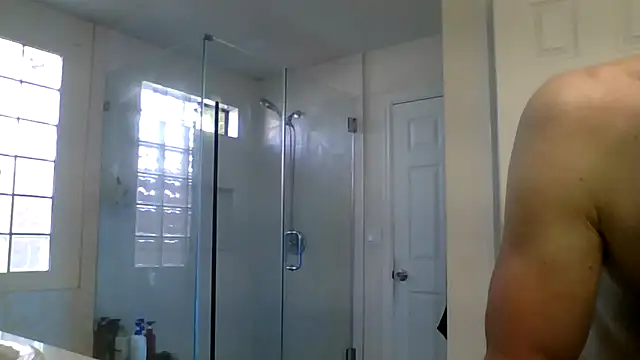 Snapshot of El_Gizmo chatting on June 6, 2026, 11:42 pm El Gizmo online show from June 6, 2026, 11:42 pm