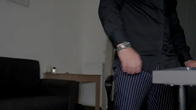 juliusmasters online show from October 5, 2025, 6:50 pm