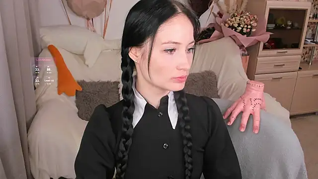 LisaMooore online show from November 18, 2025, 7:29 pm