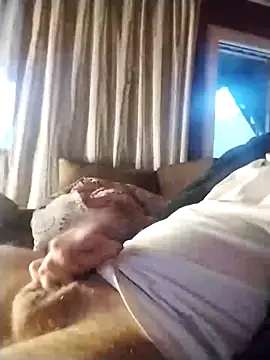 tomee83 online show from November 30, 2025, 6:17 am