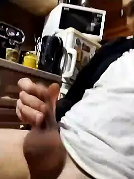 tomee83 online show from December 4, 2025, 6:12 am