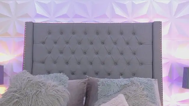 sarah salis  online show from December 14, 2024, 1:17 am