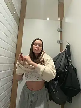 nicole111 online show from November 5, 2025, 1:11 pm