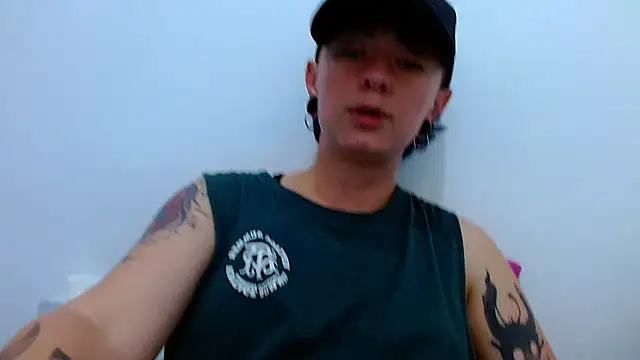 tomboyblue online show from April 21, 2026, 7:39 pm