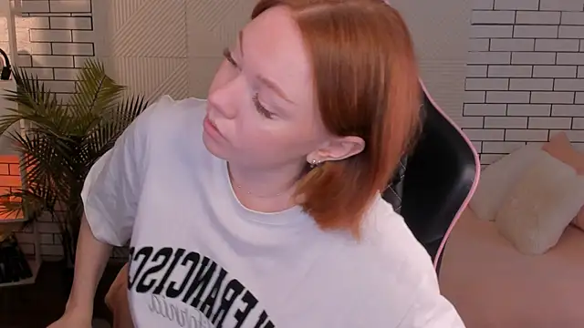 Snapshot of foxyMistrees chatting on December 12, 2024, 3:10 am foxyMistrees online show from December 12, 2024, 3:10 am