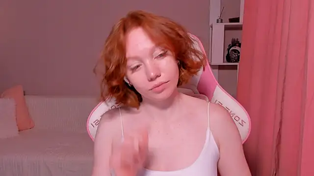 Snapshot of foxyMistrees chatting on January 1, 2025, 6:47 am foxyMistrees online show from January 1, 2025, 6:47 am