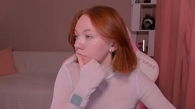Snapshot of foxyMistrees chatting on February 9, 2025, 3:11 am foxyMistrees online show from February 9, 2025, 3:11 am