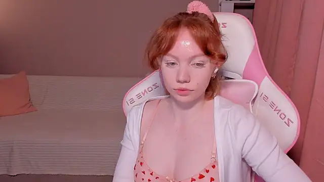 Snapshot of foxyMistrees chatting on February 12, 2025, 12:37 am foxyMistrees online show from February 12, 2025, 12:37 am