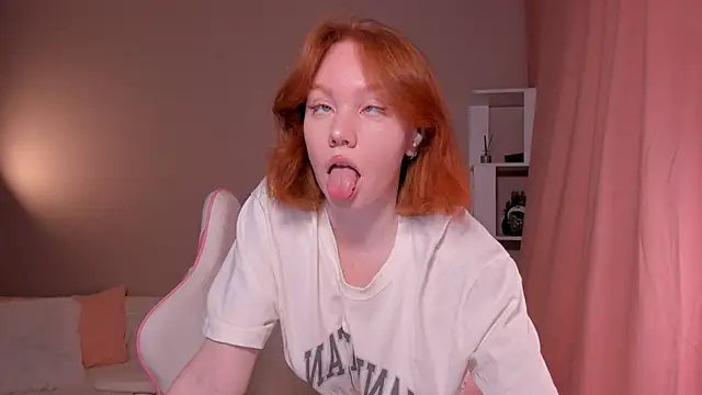 Snapshot of foxyMistrees chatting on February 28, 2025, 12:54 am foxyMistrees online show from February 28, 2025, 12:54 am