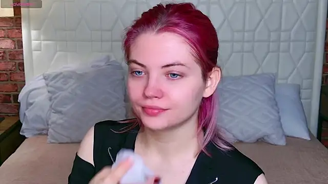 Snapshot of Lisa_Adam chatting on October 7, 2025, 6:05 pm Lisa Adam online show from October 7, 2025, 6:05 pm