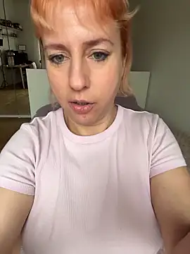 MariaValentine online show from December 2, 2025, 9:03 am