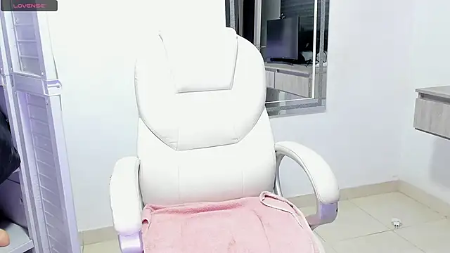 Snapshot of dahian_carter chatting on October 28, 2025, 12:09 pm dahian carter online show from October 28, 2025, 12:09 pm