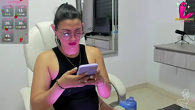 Snapshot of dahian_carter chatting on November 3, 2025, 11:26 pm dahian carter online show from November 3, 2025, 11:26 pm