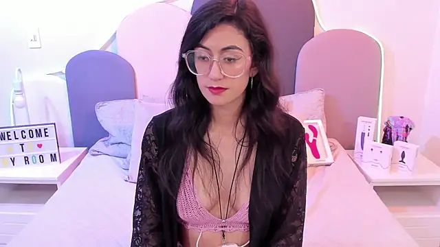 SophieGomez22 online show from January 18, 2025, 2:33 pm