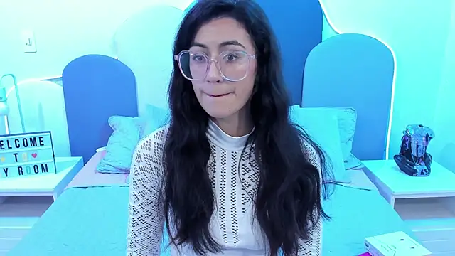SophieGomez22 online show from January 22, 2025, 11:45 am