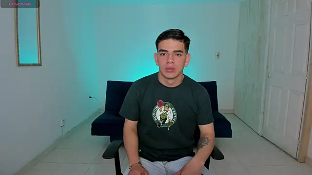 Snapshot of Ares_Johnson chatting on October 3, 2025, 3:42 pm Ares Johnson online show from October 3, 2025, 3:42 pm