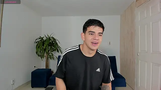 Snapshot of Ares_Johnson chatting on October 13, 2025, 12:16 pm Ares Johnson online show from October 13, 2025, 12:16 pm