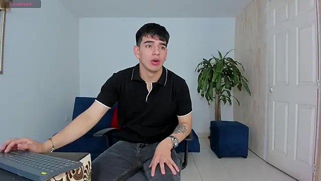 Snapshot of Ares_Johnson chatting on October 22, 2025, 1:44 pm Ares Johnson online show from October 22, 2025, 1:44 pm