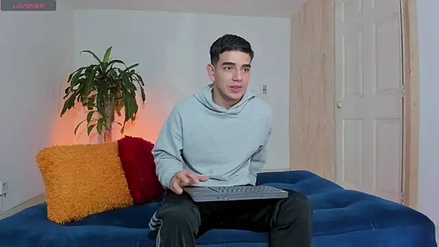 Snapshot of Ares_Johnson chatting on November 3, 2025, 3:13 pm Ares Johnson online show from November 3, 2025, 3:13 pm